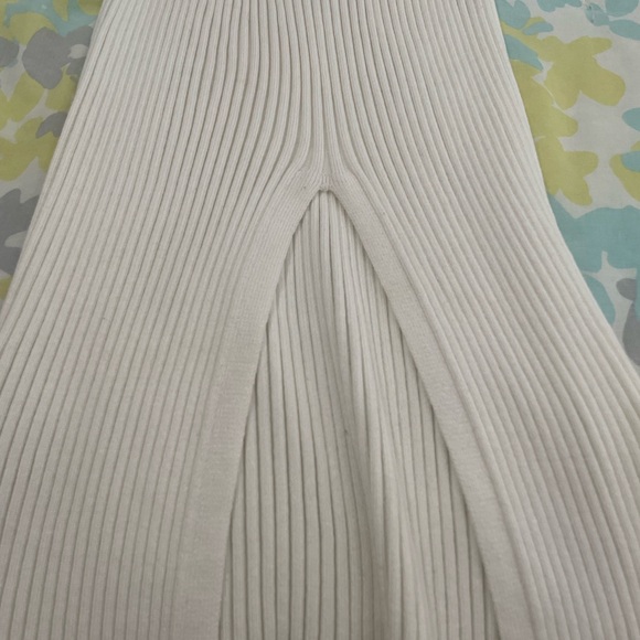 H&M Ribbed Dress
White/Off-White
Size: Small - Picture 4 of 4